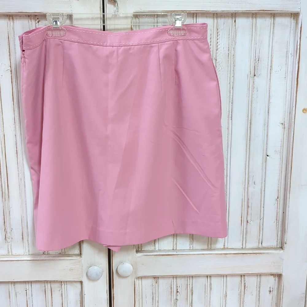 Izod, pink skort. 16